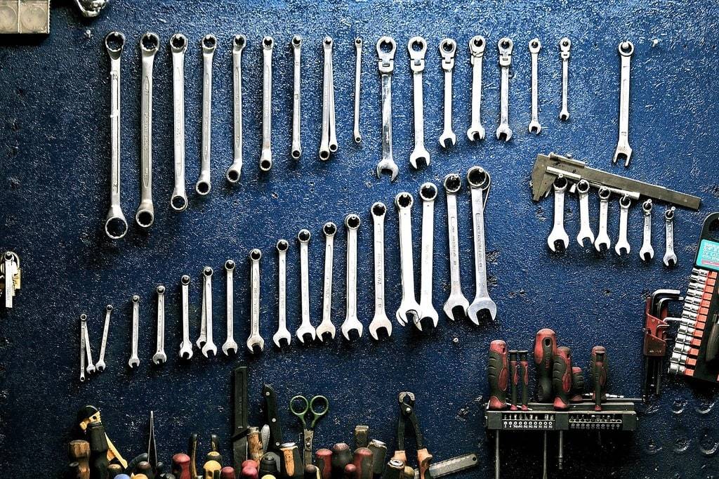 Les éléments de quincaillerie à connaître pour bricoler